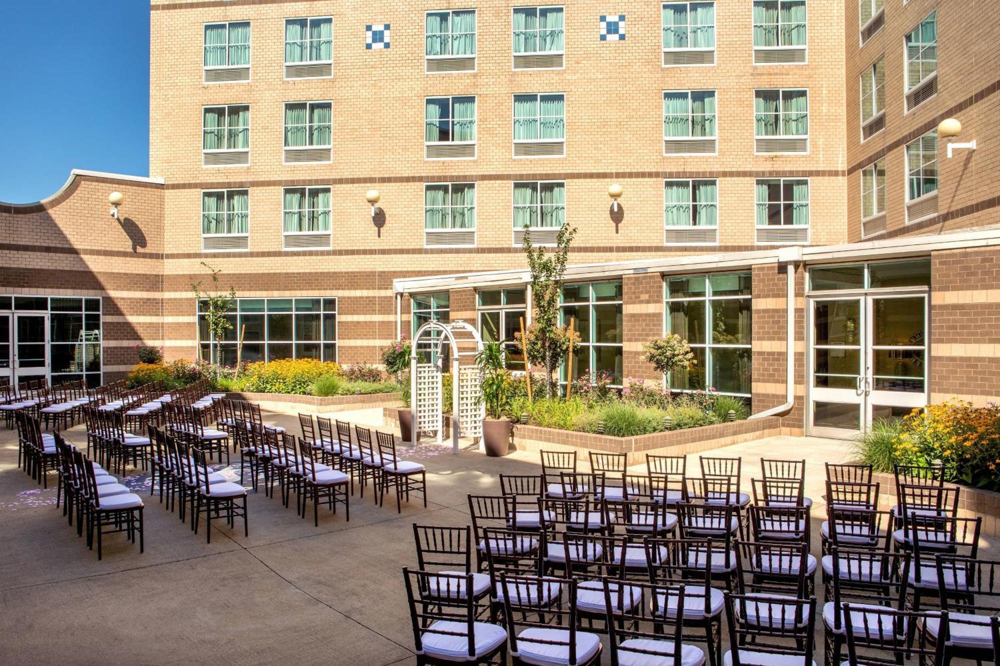 Sheraton Boston Needham Hotel Екстериор снимка