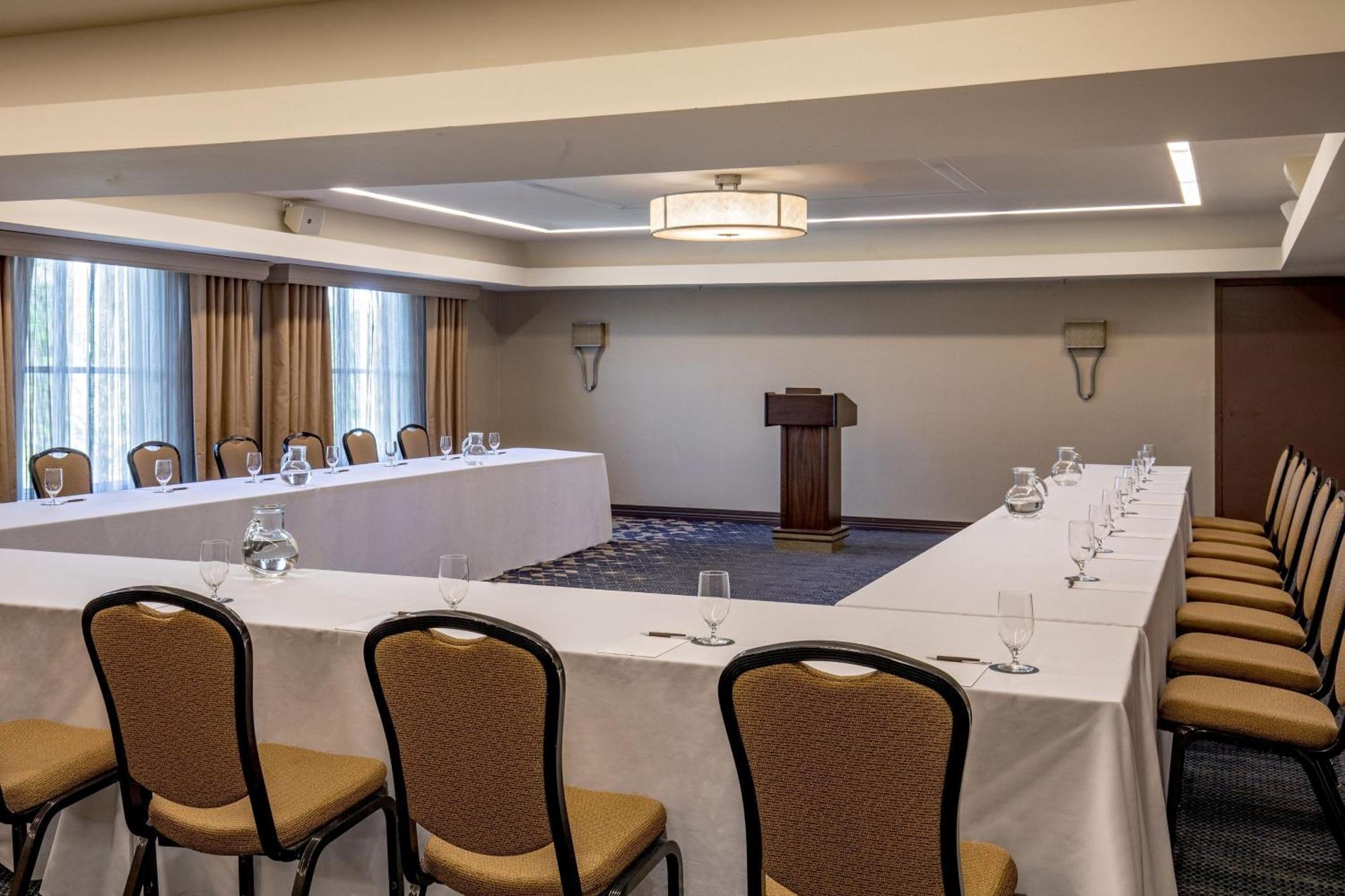 Sheraton Boston Needham Hotel Екстериор снимка