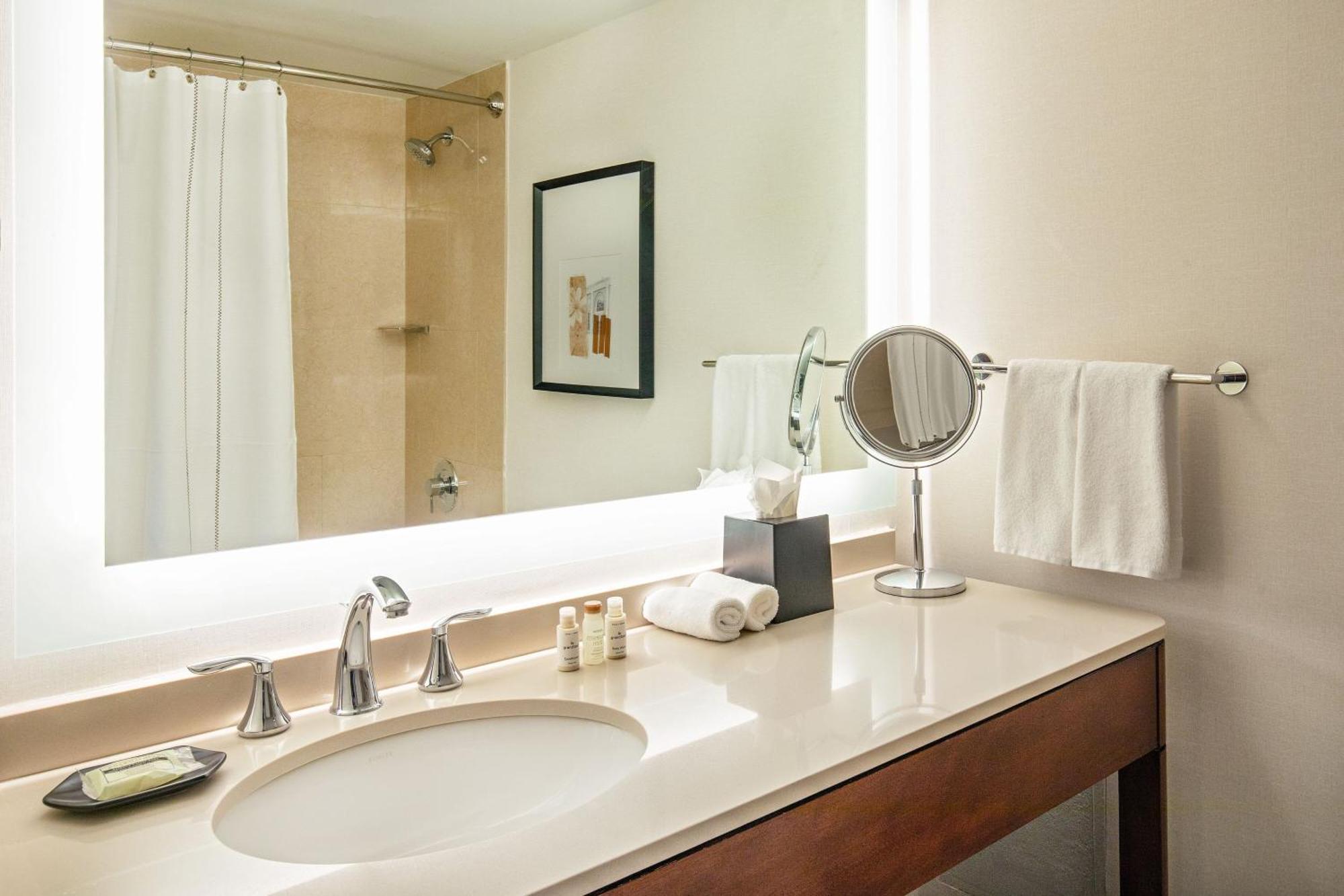 Sheraton Boston Needham Hotel Екстериор снимка
