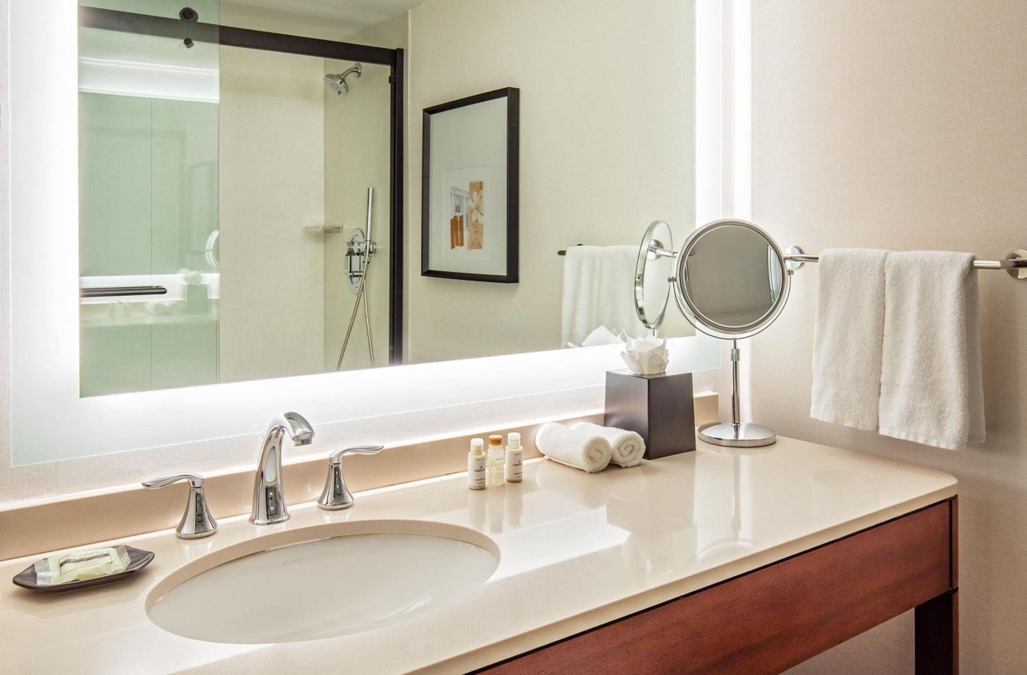 Sheraton Boston Needham Hotel Екстериор снимка