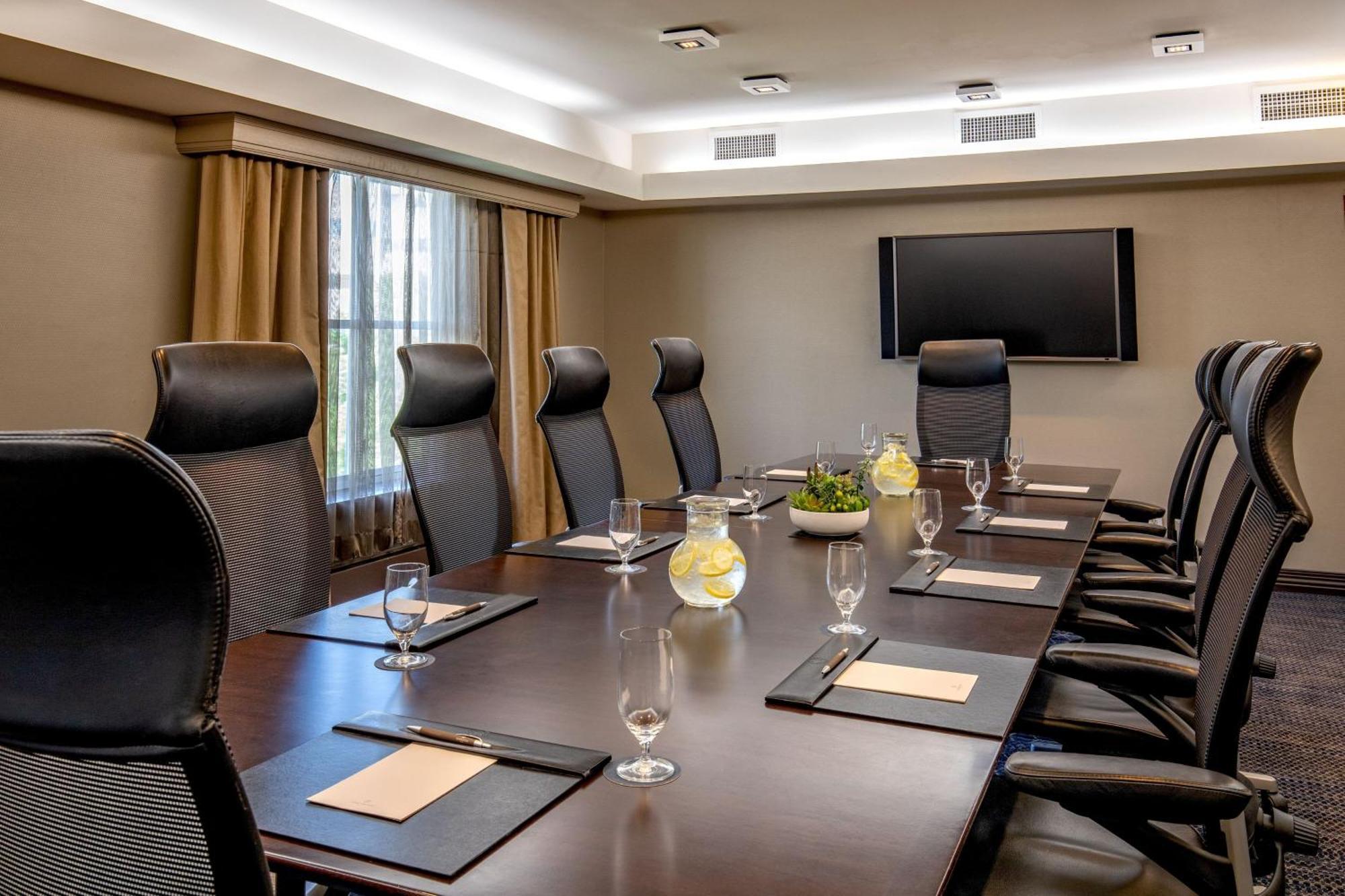 Sheraton Boston Needham Hotel Екстериор снимка