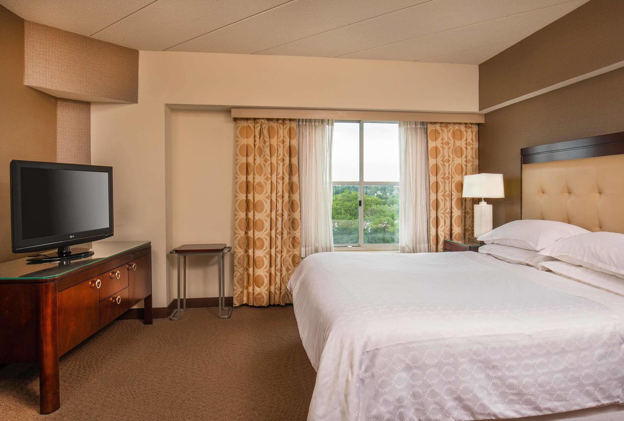 Sheraton Boston Needham Hotel Екстериор снимка